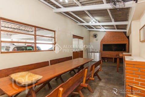 Image 23 - 232405